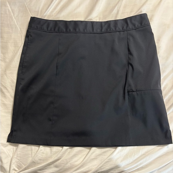 Greg Norman Perfect Fit Black Golf Skort Sz. 10 - Picture 1 of 8